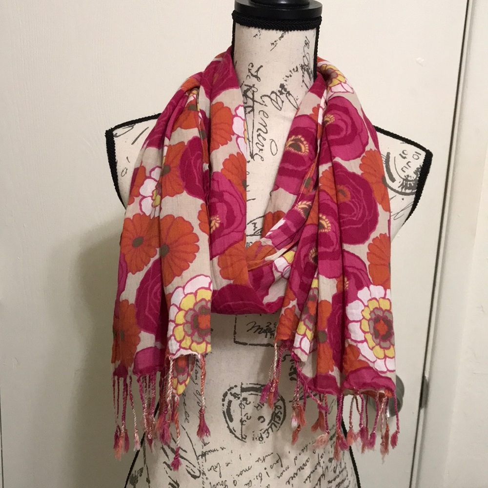 NWOT. Old Navy Scarf
